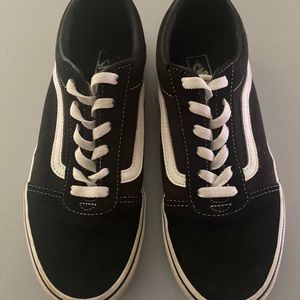 VANS ~ women’s size 8 / youth 6 ~ black classic skate shoe sneaker ~ nice!